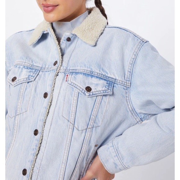 Levi’s Original Sherpa Lined Heavyweight Light Wash Denim Trucker Jean Jacket - Picture 4 of 15